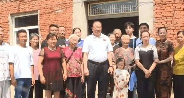 中国奥运首金许海峰晚年:60多岁住单位房,视力差,尽显老态