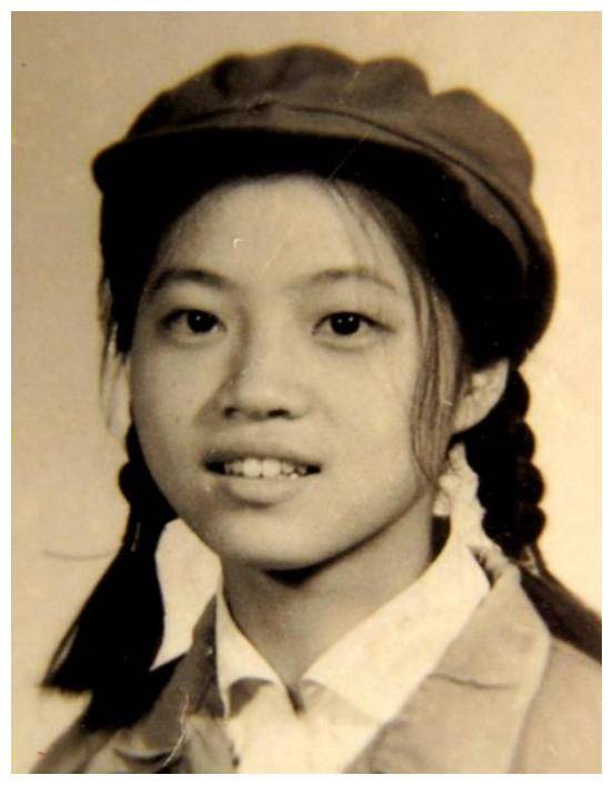 70年代女知青下乡旧照，最后一张照片，颜值秒杀当今很多女明星_生活_农村_史意