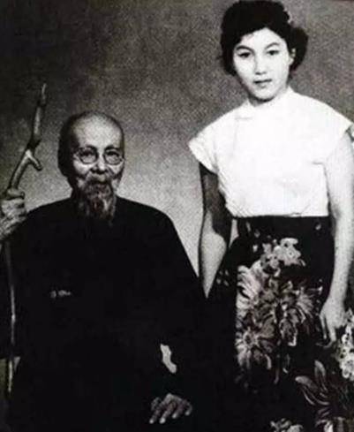 齐白石传奇夫人胡宝珠的罕见照片:结婚那年,齐白石57岁,她18岁