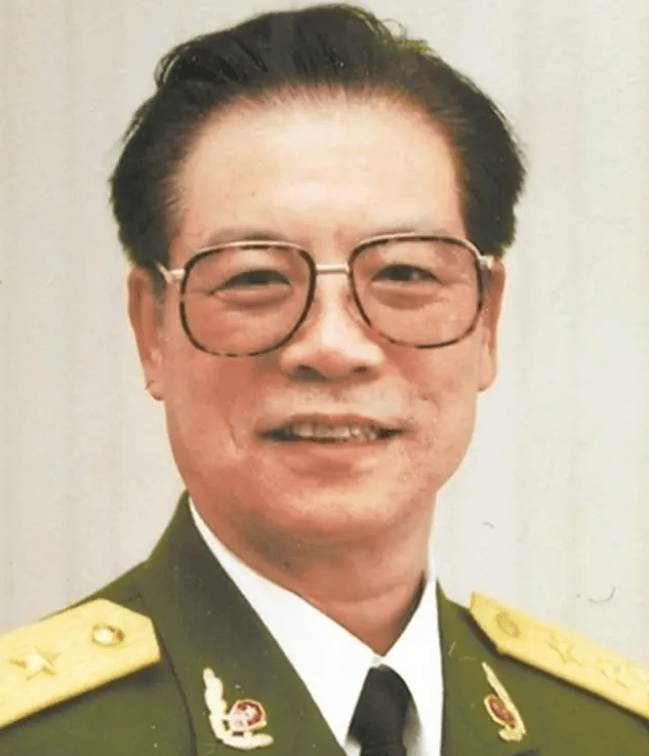 他是武警第四任司令员,63岁晋升中将,66岁因部下杀人被免职