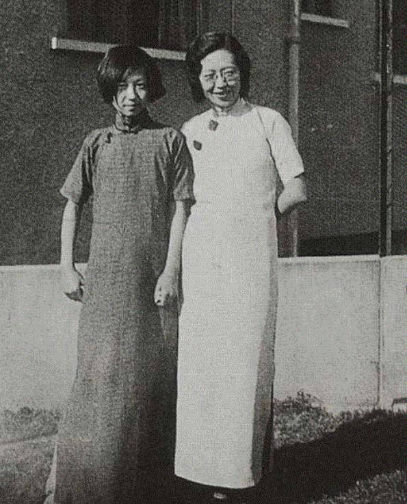 张茂渊:守着一块霞帔等了52年,在闺蜜走后,终于嫁给了如意郎君