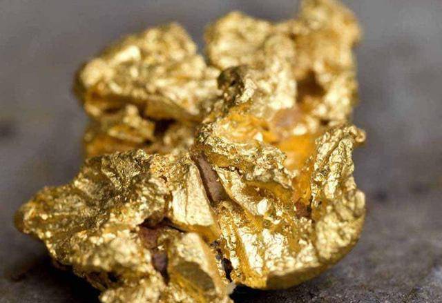 他为了提炼黄金,将5000升尿液煮沸,却意外发现一种物质改变世界