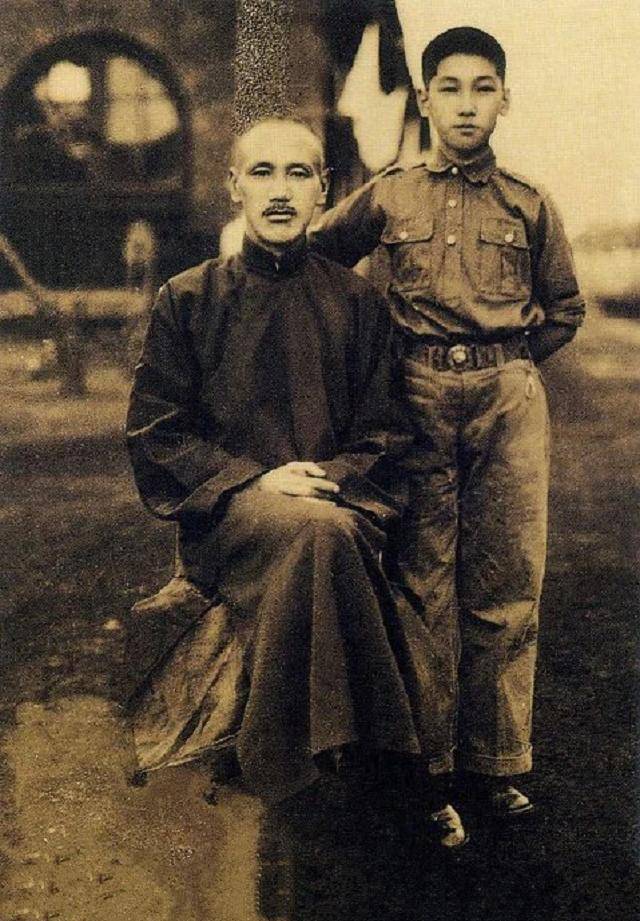 其中原因竟然是蒋介石担心侧室姚冶诚作为蒋纬国养母,二人分开后纬国