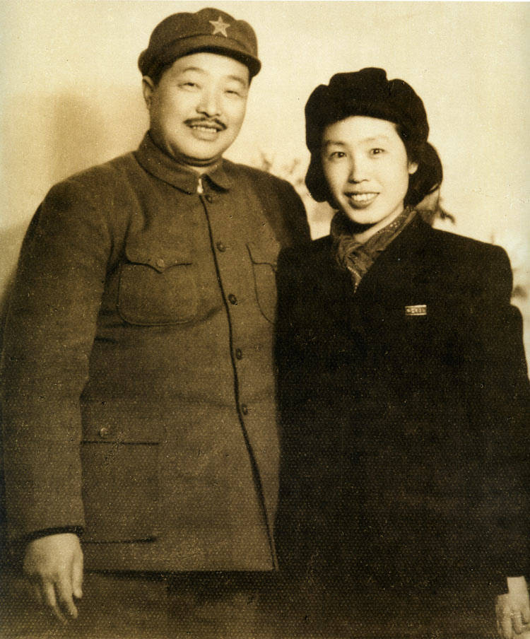 贺龙的独子:购买瓦良格号的幕后功臣,曾任海军副司令员,却英年早逝_贺鹏飞_元帅_中国