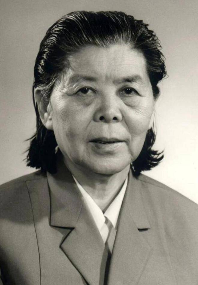 她是杨得志的第一任妻子,儿子是少将,女儿也是少将,女婿是中将