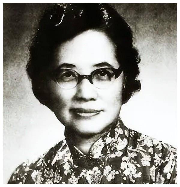 凌叔华的女儿陈小滢说:"直到父亲去世,最后的十几年里,他们甚至都没有