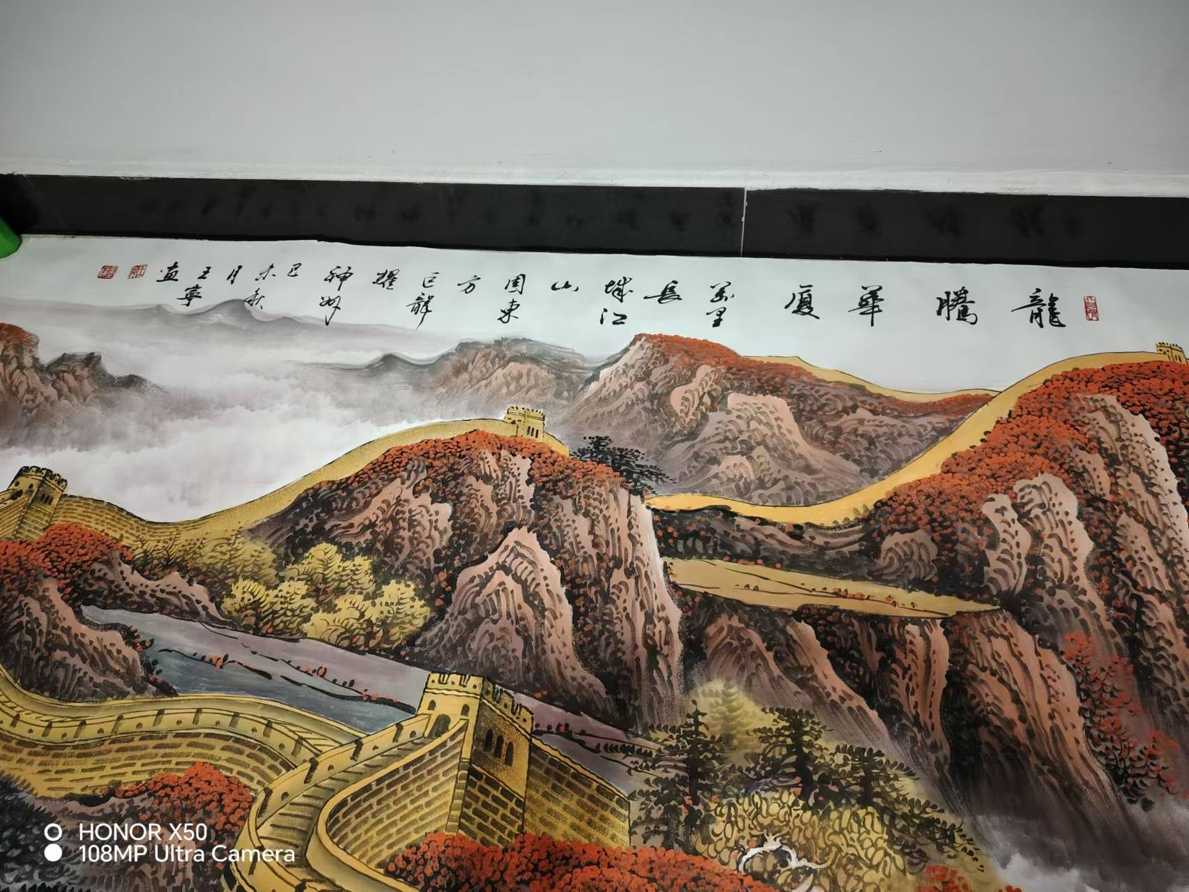 在《龙腾华夏》中,他将自己的爱国情怀和对中华民族的热爱之情融入