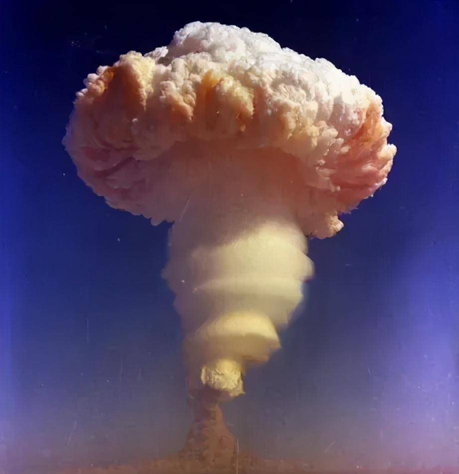 中国氢弹爆炸的消息很快传到了法国,这让法国总统极为恼怒,他无论如何