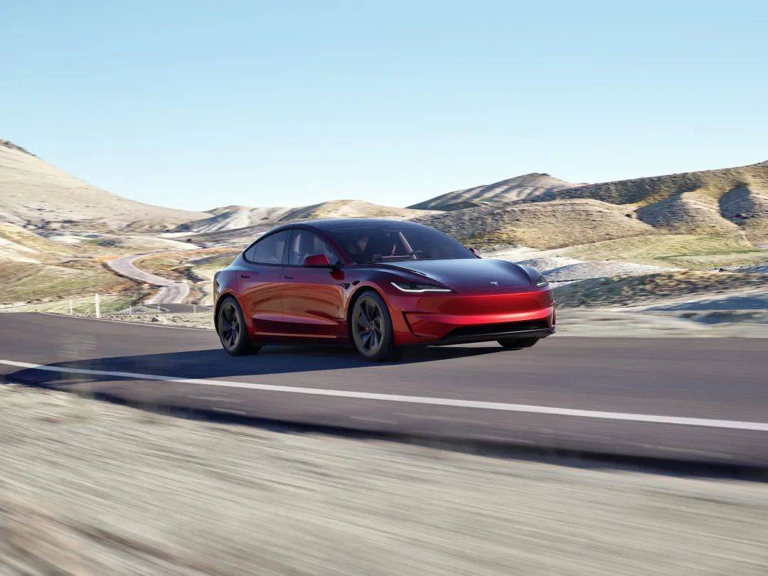 智界新S7对决特斯拉Model 3，谁才是2030万纯电轿车新标杆？