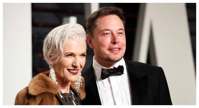 马斯克与29岁女演员约会,女方14岁出道,金发红唇像真人芭比_娜塔莎·