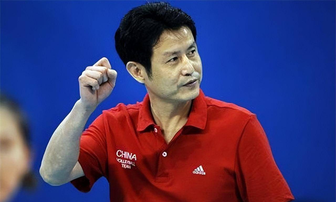 女排名帅陈忠和近况:二婚娶女排弟子为妻,今已退休携妻回归家庭