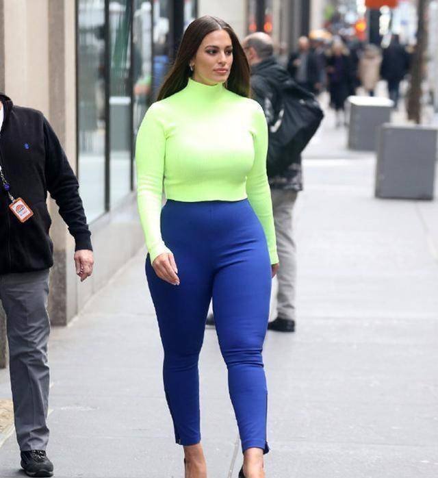 阿什利:全球身价最高的大码模特,体重200斤无赘肉,比卡戴珊美