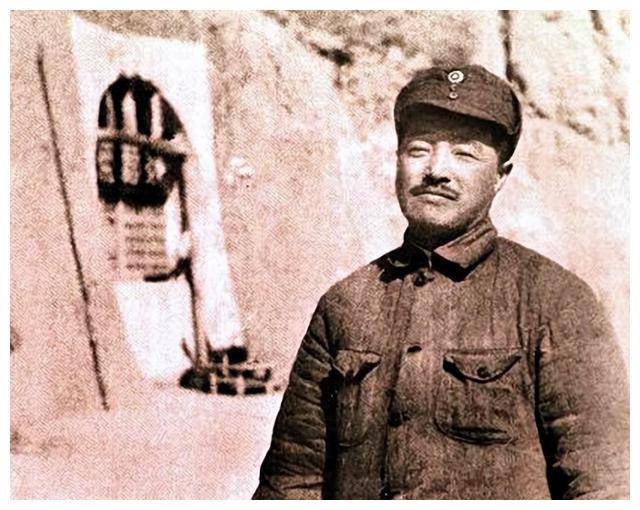 1955年毛主席审阅元帅名单，看到贺龙名字时笑道：他可是个好配角_革命_花汉儒_党的领导