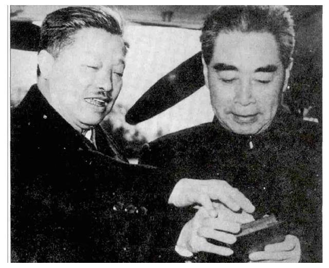 1955年毛主席审阅元帅名单，看到贺龙名字时笑道：他可是个好配角_革命_花汉儒_党的领导