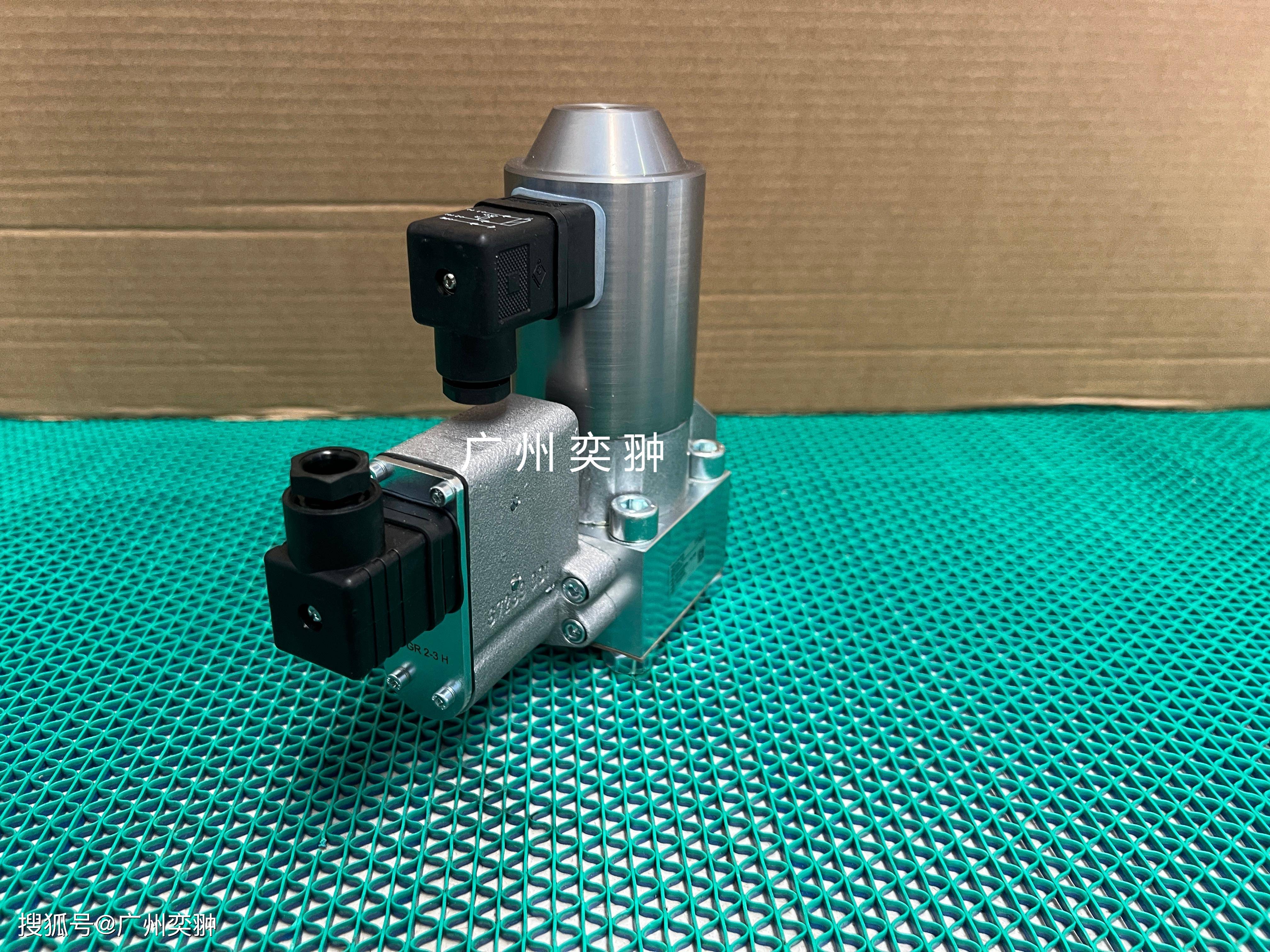 Detailed components of Dual H-valve assembly