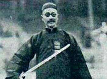 他被称为剑仙,民国时期剑法最高超的侠客,15步之内杀人比枪还快