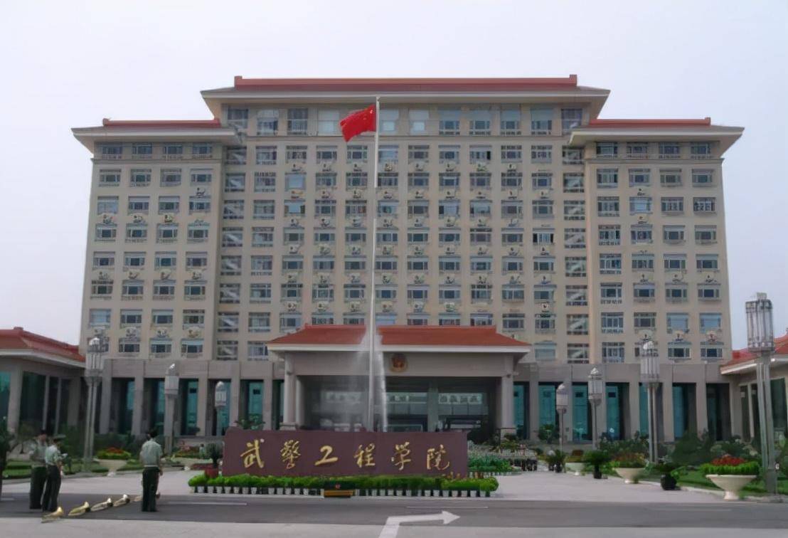 他没有动摇心中的念头,毅然决然的报了武警工程大学,他甘愿建设祖国