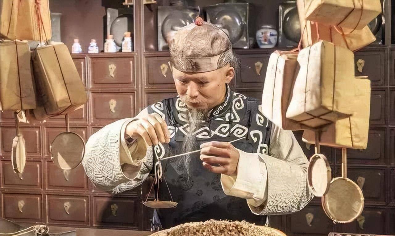 原创            少女一上联：“白头翁，牵牛耕熟地”，秀才一下联，少女又羞又气（白头翁别名）