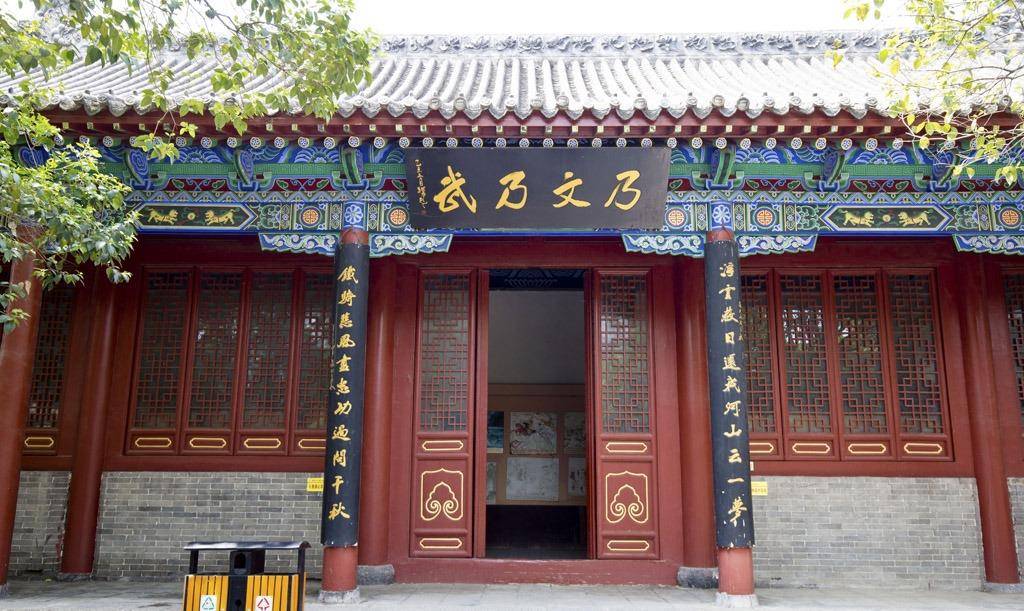 来朱仙镇,走进岳庙,祭拜著名的民族英雄,忠诚的爱国将领岳飞