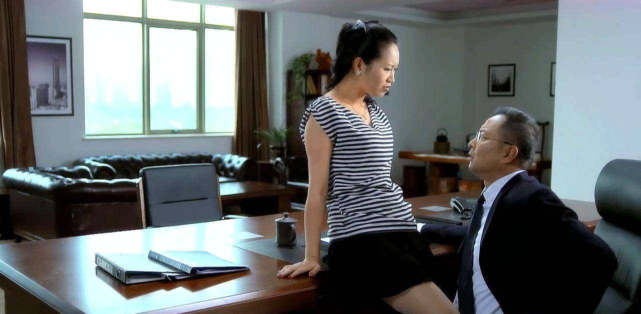 被上司勾引的办公室娇妻