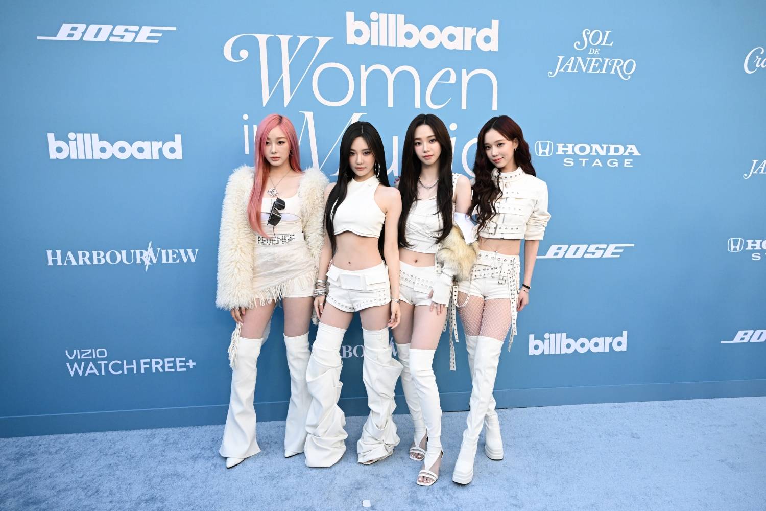 aespa“Billboard Women in Music”惊艳亮相，斩获大奖燃爆舞台，aespa闪耀“Billboard Women in Music 2025”，全球魅力势不可挡