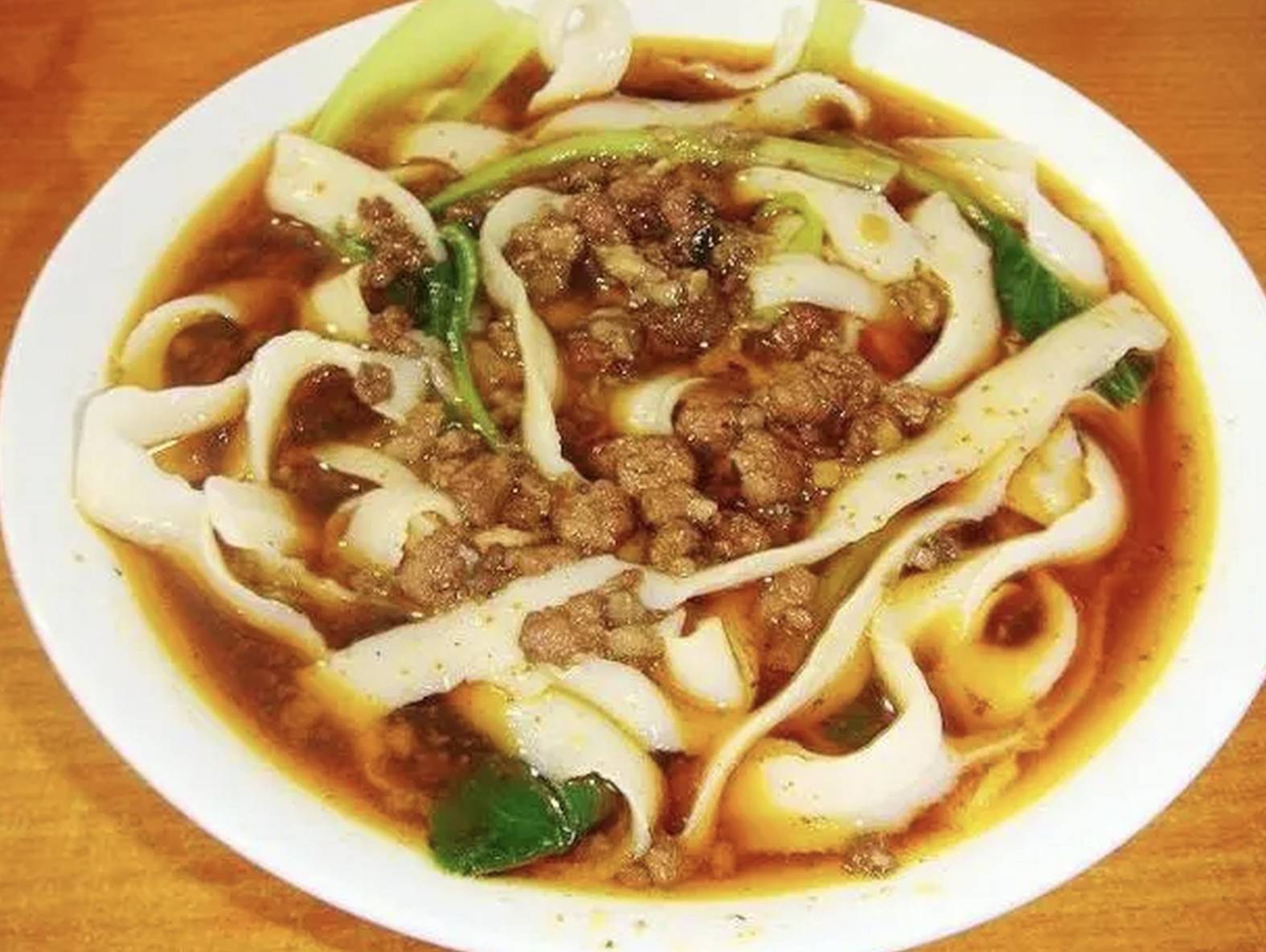 山西大同刀削面师傅现场飞刀,浇头臊子三十年祖传配方