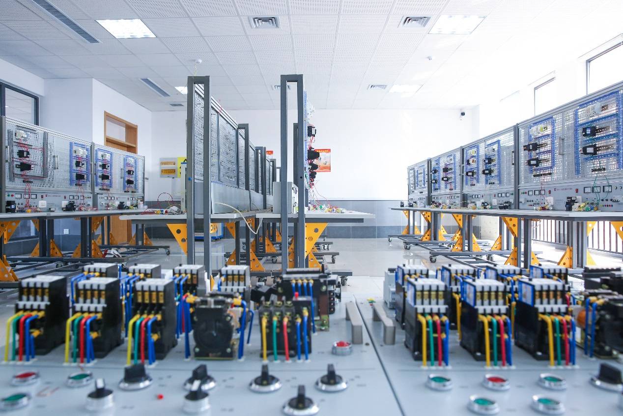 随时关注:电气工程师证书报名时间,流程?证书作用?就业呢?