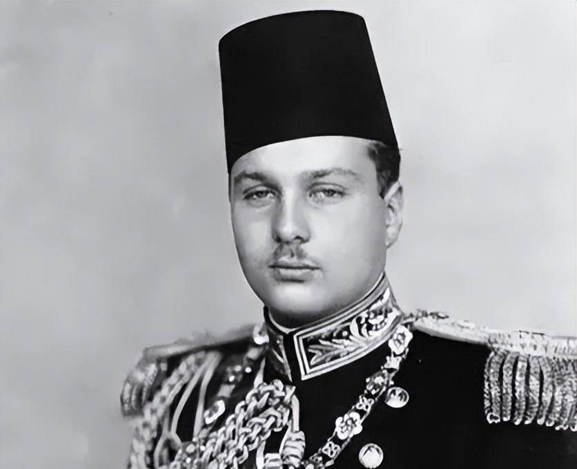 埃及国王法鲁克:盗窃成瘾让丘吉尔遭殃,贪吃无度活活把自己撑死