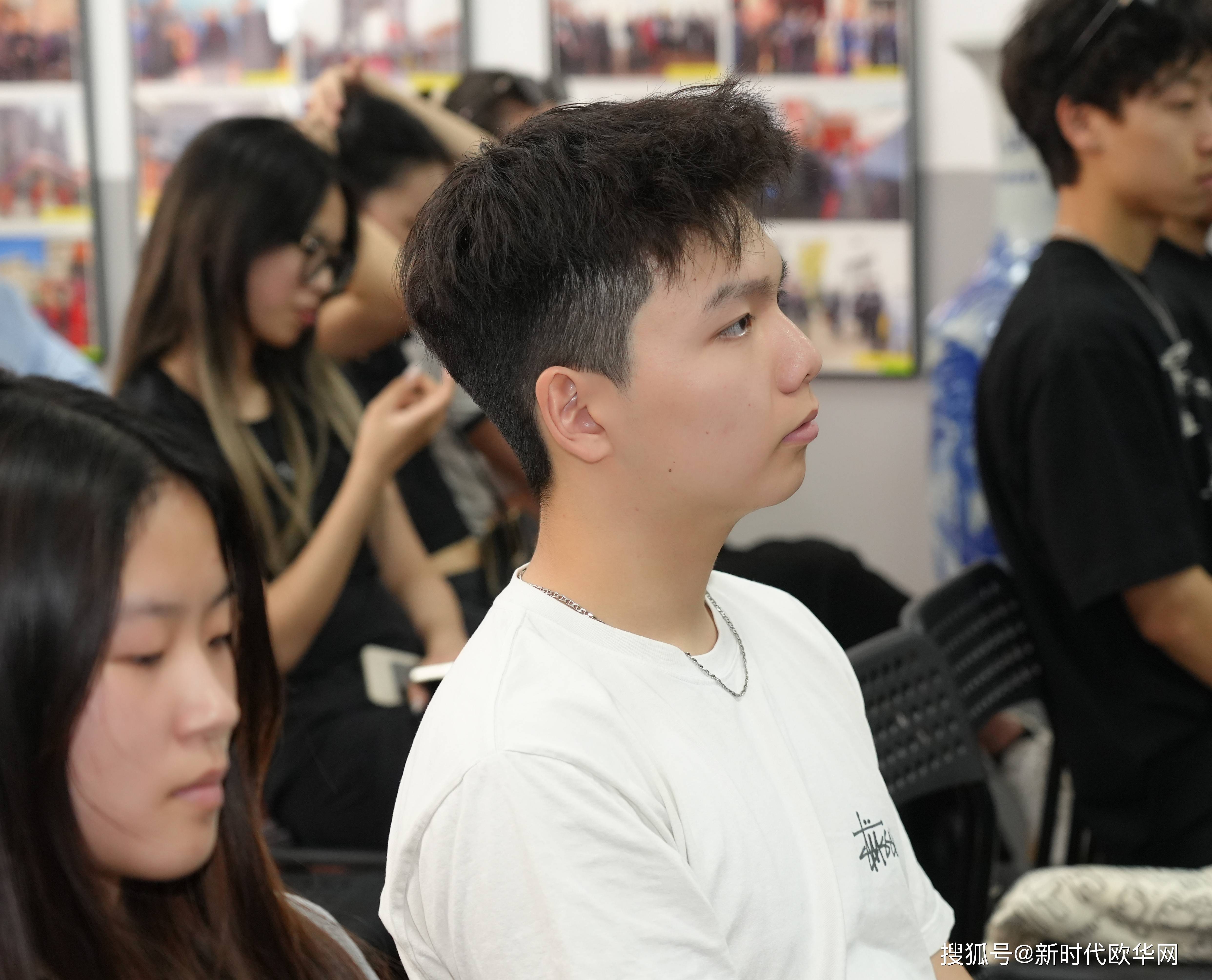 场地上方出现无人机致使比赛中断，无锡吴钩主场被中足联通报批评