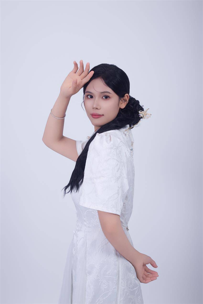 黎秀茹（KLH）：用优雅和自信书写美丽的模特新星