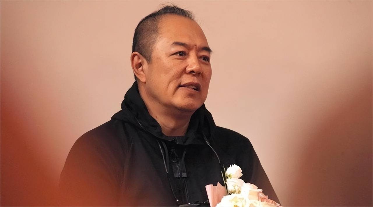 张铁林近况:加入英籍被讽刺,曾出50万让学生打胎,68岁晚节不保