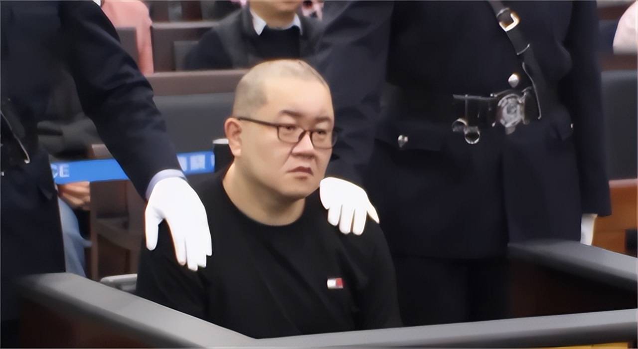 昆明头号"恶魔"孙小果,牙签扎乳轰动中央,判死刑后又活20年
