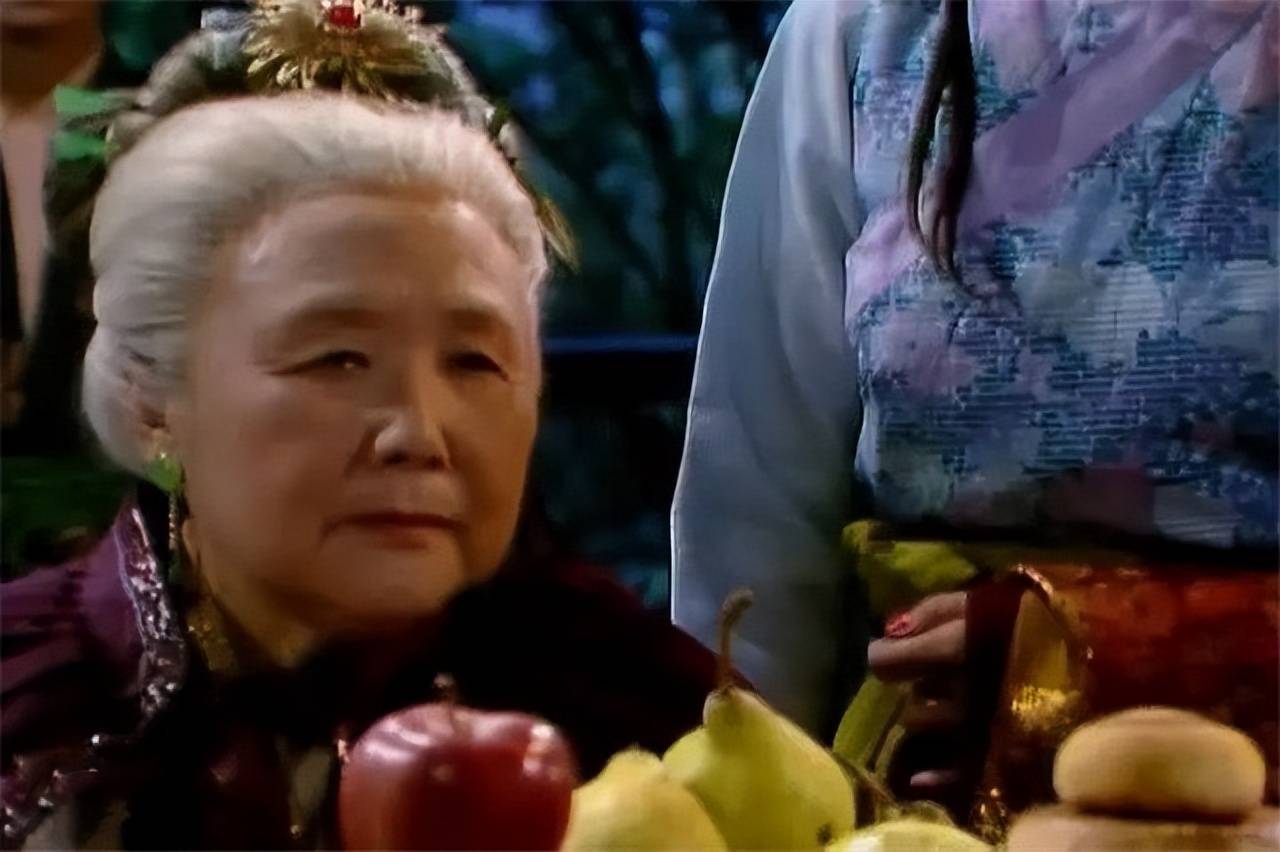 林黛玉死后留下2瓶茶叶，贾母见后大吃一惊，知道自己活不长了_林黛玉死后留下2瓶茶叶，贾母见后大吃一惊，知道自己活不长了_
