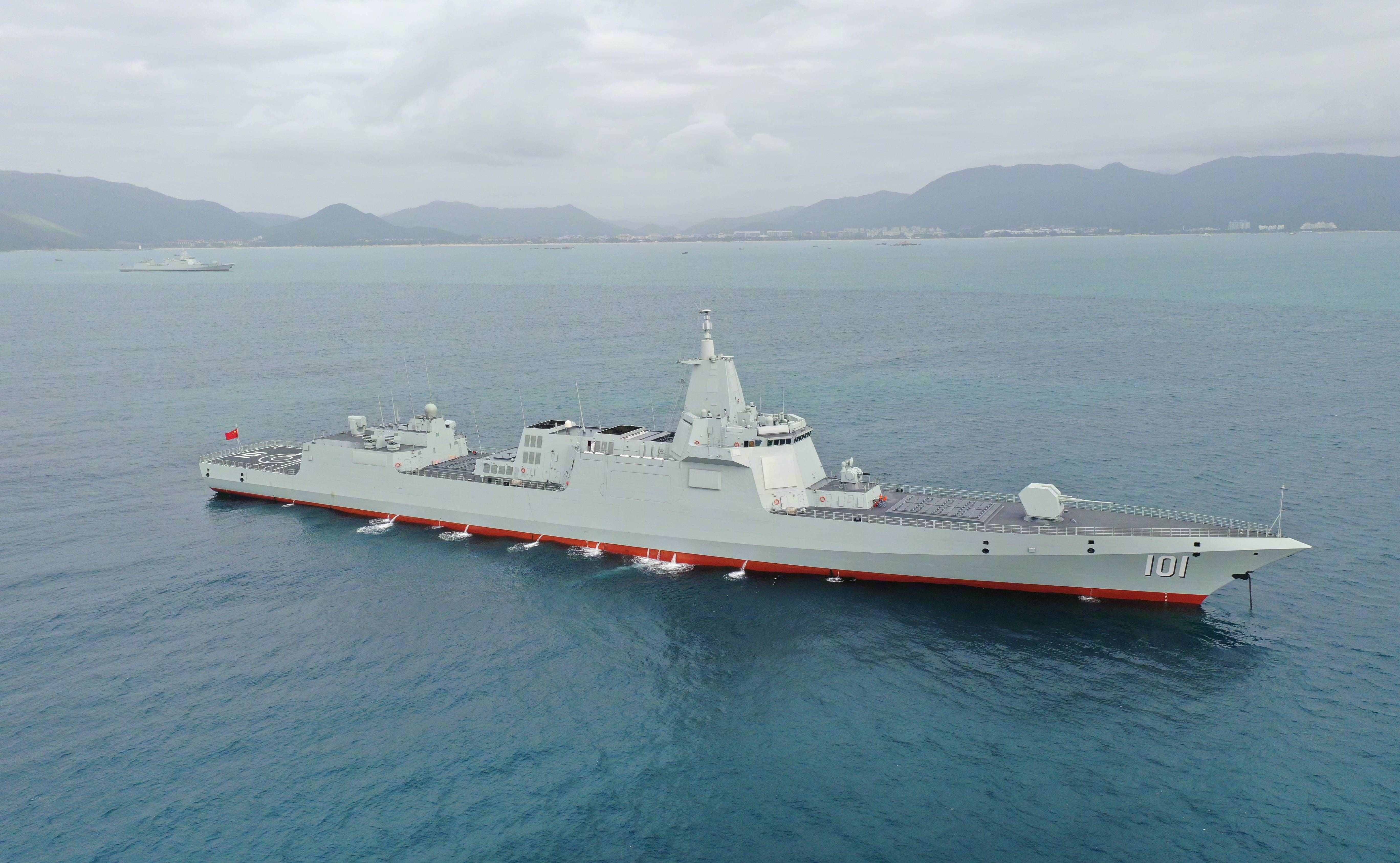 2万吨的055大驱,却只装了一门主炮?一门炮可顶一个榴弹炮营!