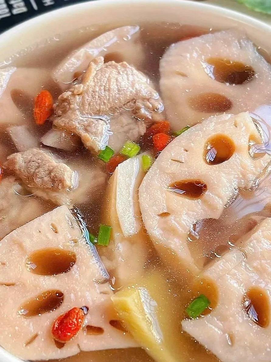 清甜甘润,营养丰富!莲藕排骨汤的家常美味传奇