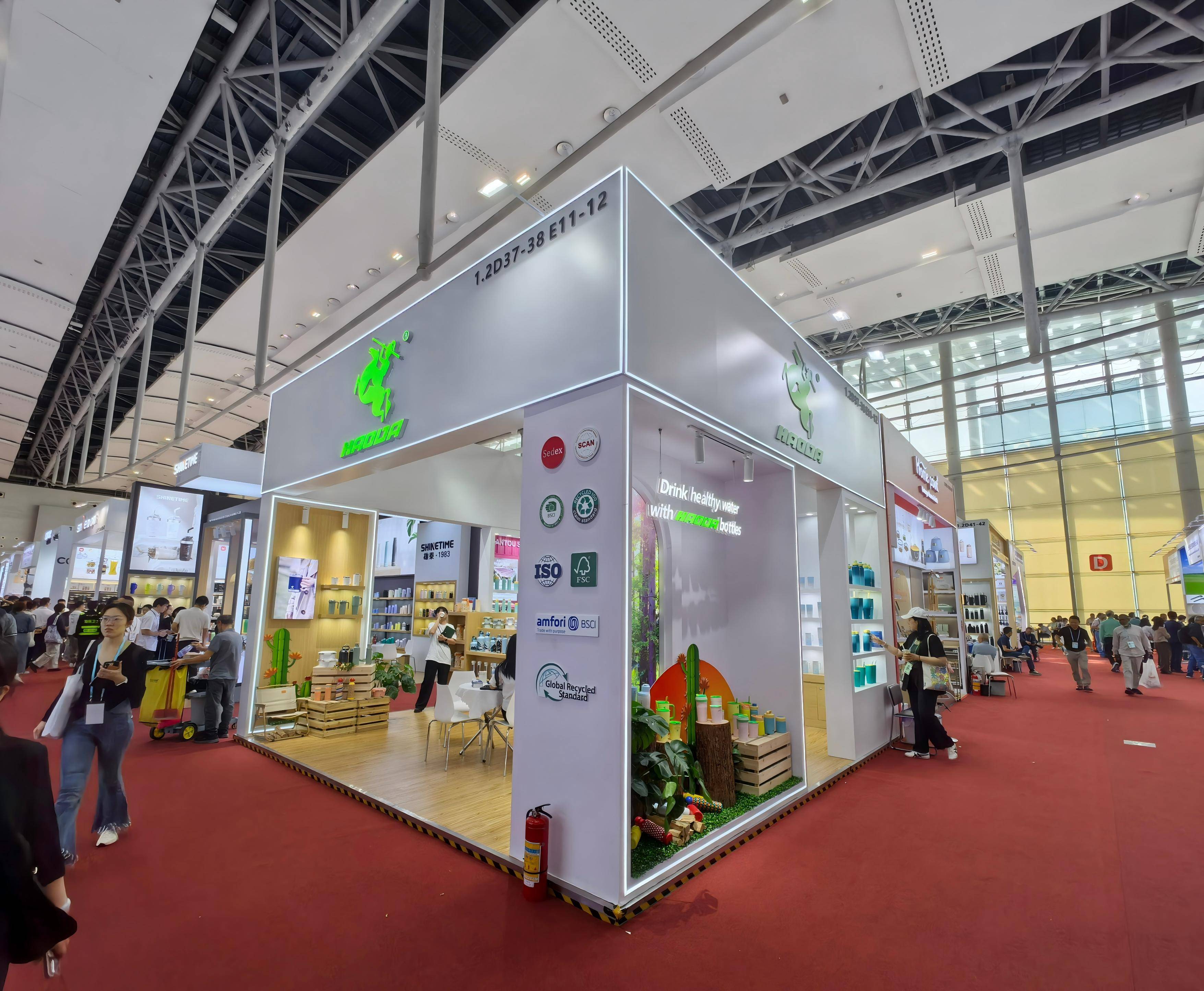 138 届广交会二期搭建公司:巧搭展台引客来,金秋商机聚琶洲