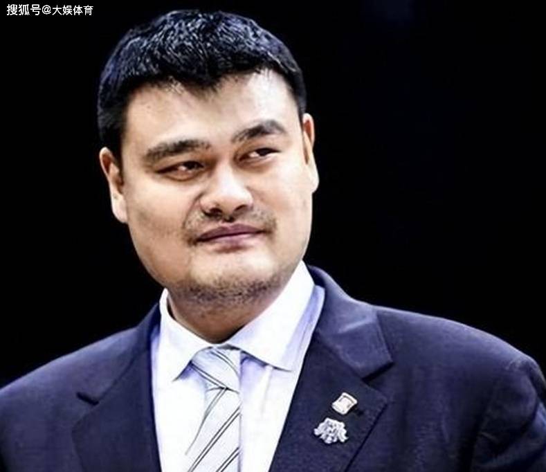姚明当年最错误的选择就是2006年续约火箭队，应该加盟湖人队
