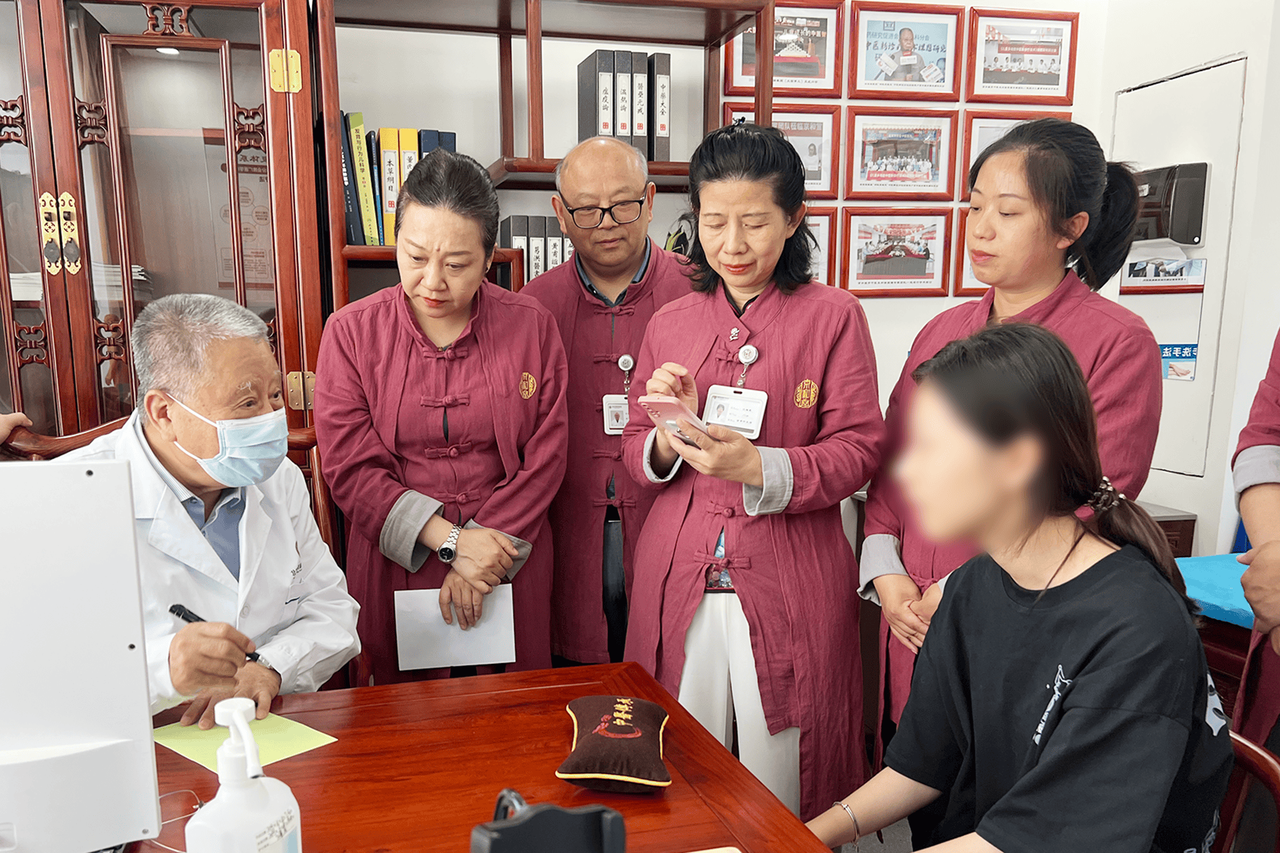 北京中医医院全程代诊含挂号儿童看病安抚情绪，配合更顺利的简单介绍