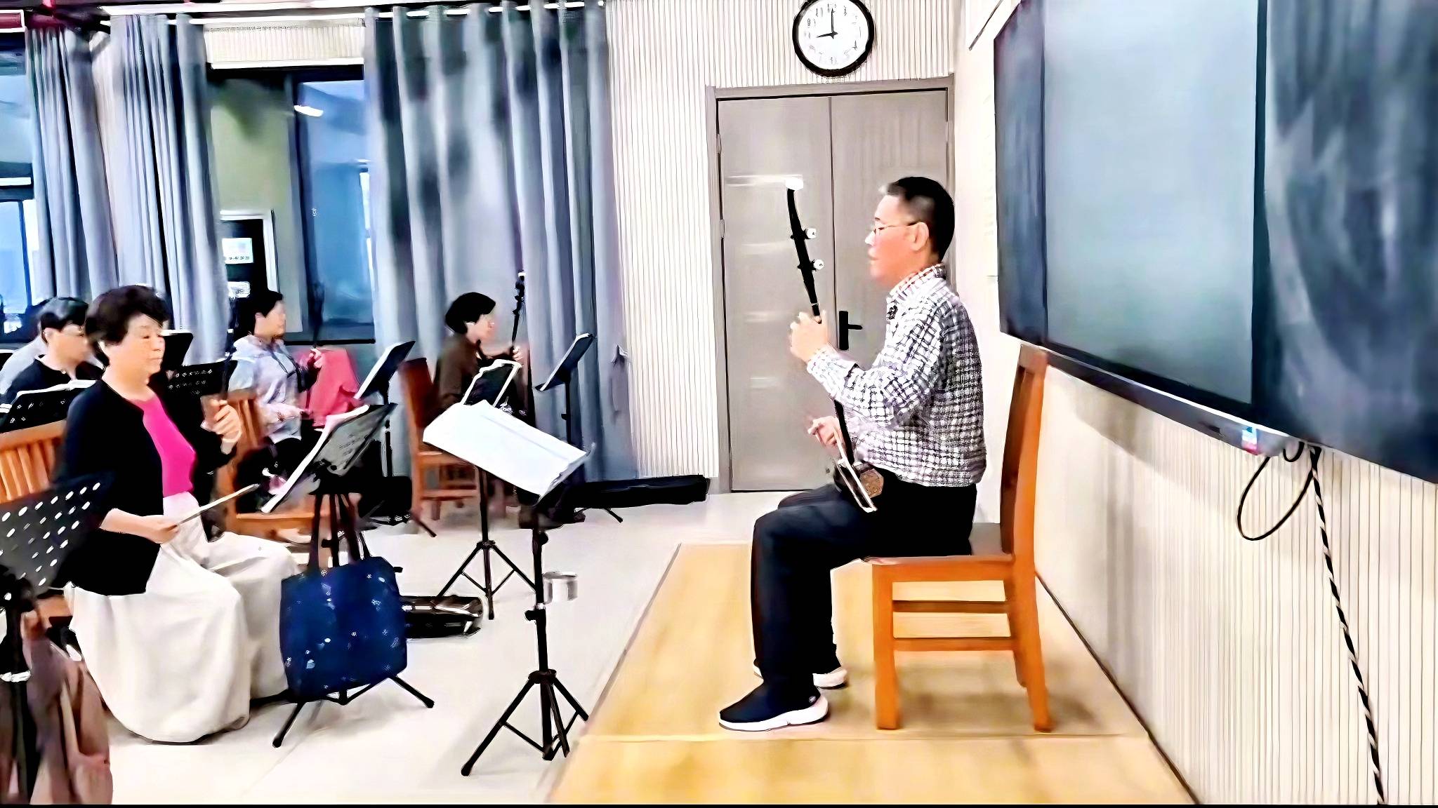 淮安市老年大学校本部二胡大四班习练齐奏《我们正年轻》