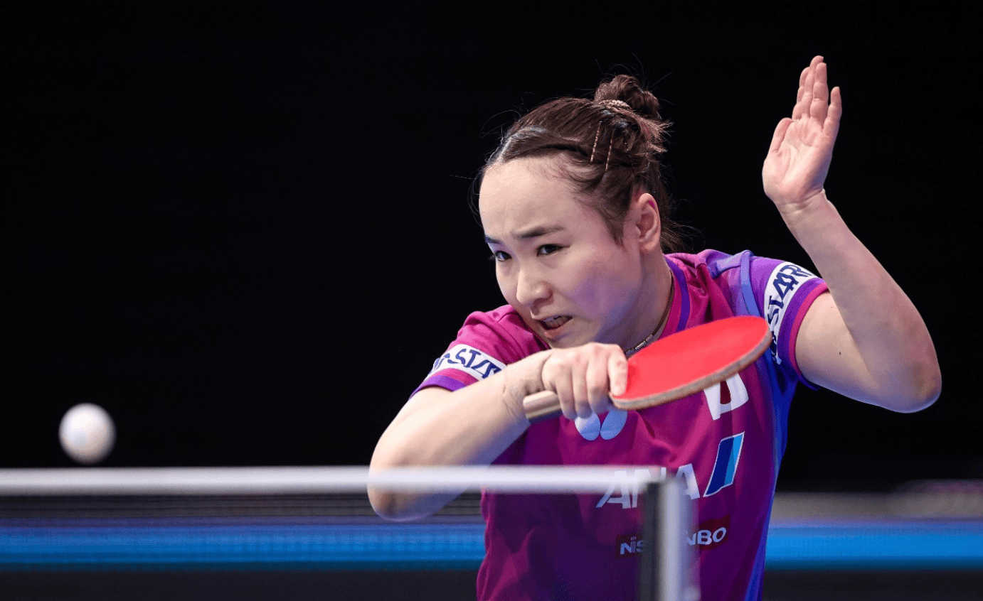 技术上以反手生胶快攻为核心,配合正手强