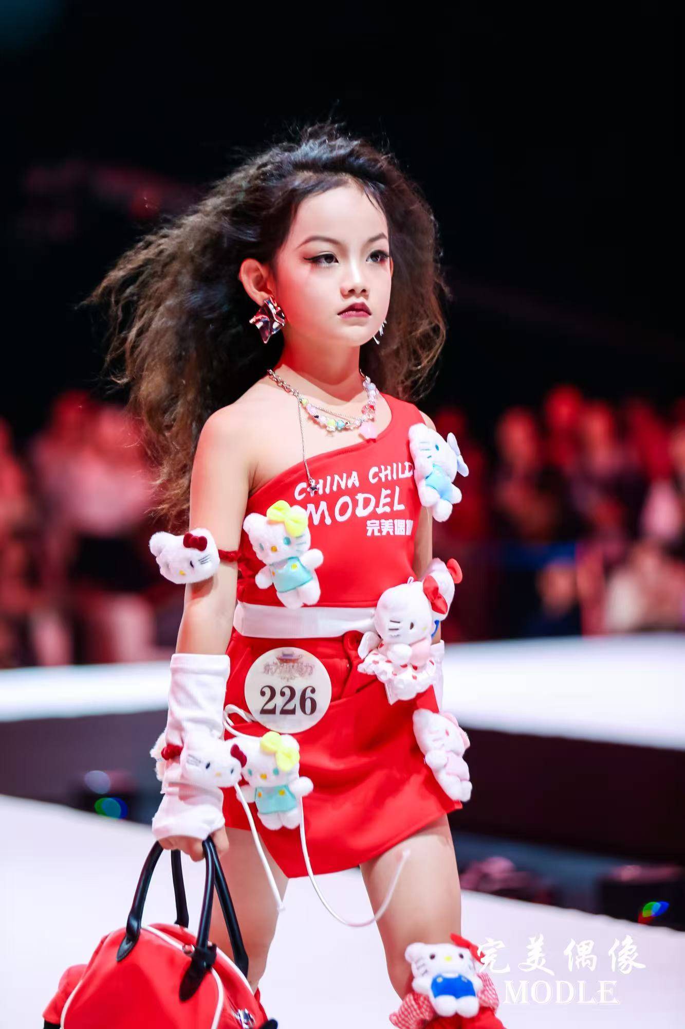 山西小超模王韵淼荣膺2025全国少儿模特东方新势力·闪耀之星