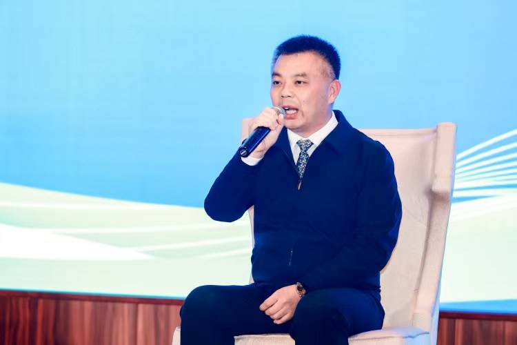 嘉鱼县政府副县长发表了主题为"承诗经文脉,兴地标产业