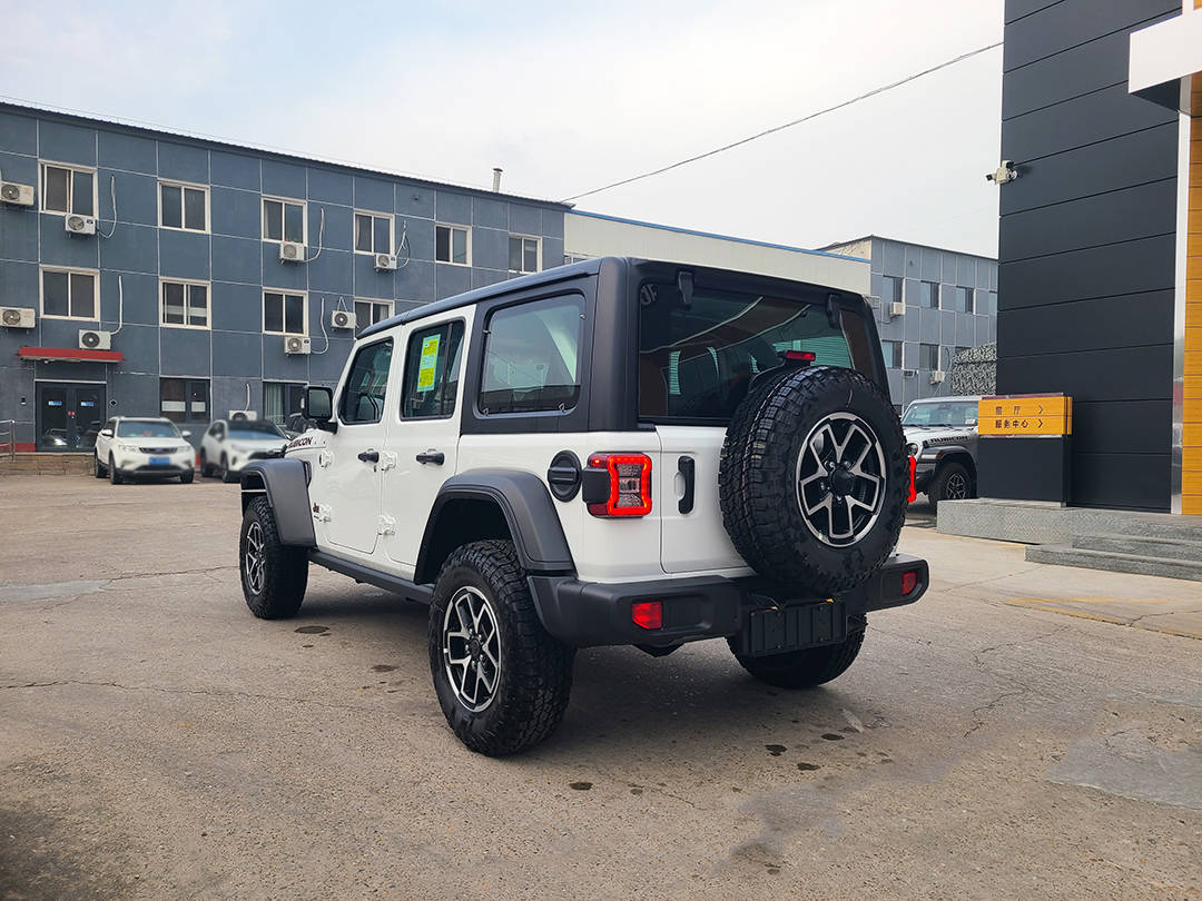 2025款jeep牧马人罗宾汉四门白色到店实拍!
