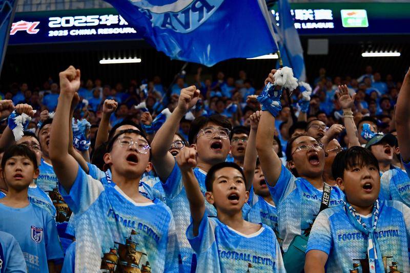 新华社：大连英博场均观众亚洲第一 球市预计收入4000多万