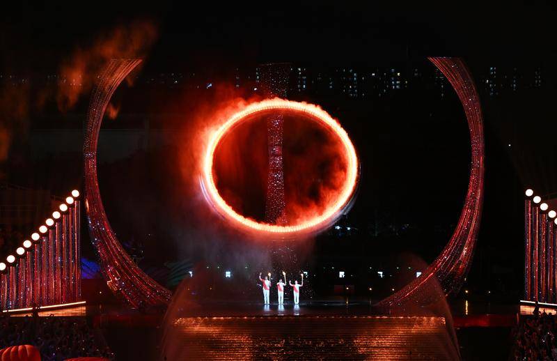 第十五届全运会开幕式广州举行 主火炬被点燃_新华社_照片_广东