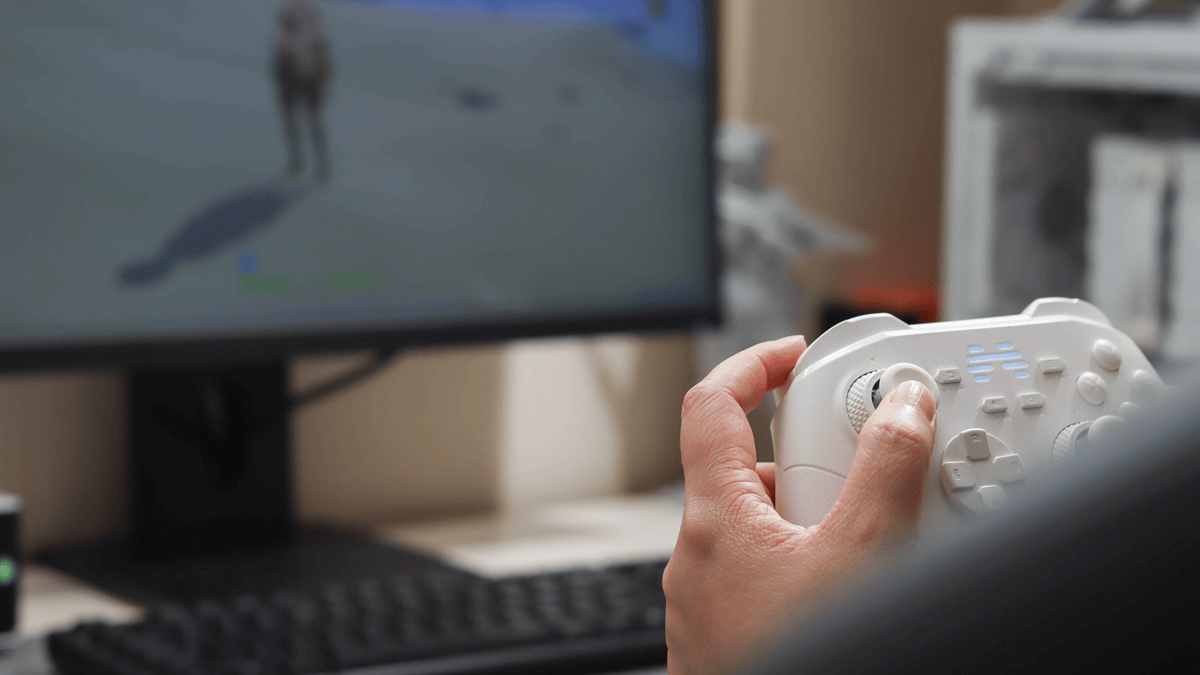 同价位唯一双切震动扳机！北通鲲鹏20绝尘白用自研技术打造入门手柄天花板