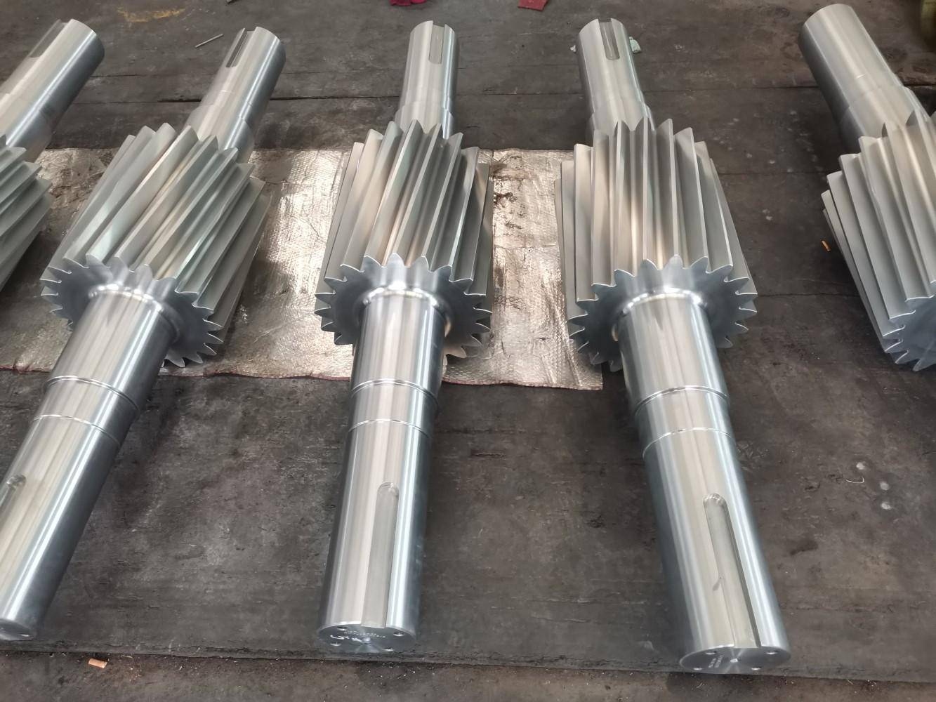 齿轮加工设备（河南三矿机械科技有限公司：齿轮轴磨削加工、轴齿轮加工、磨机齿轮轴领域技术先锋）齿轮加工机床，不要告诉别人，