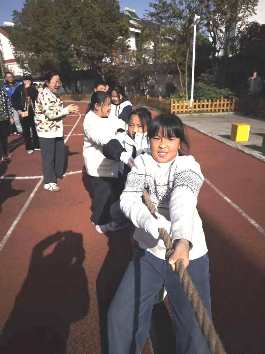 苏州市山塘中心小学校元旦迎新拔河比赛圆满落幕