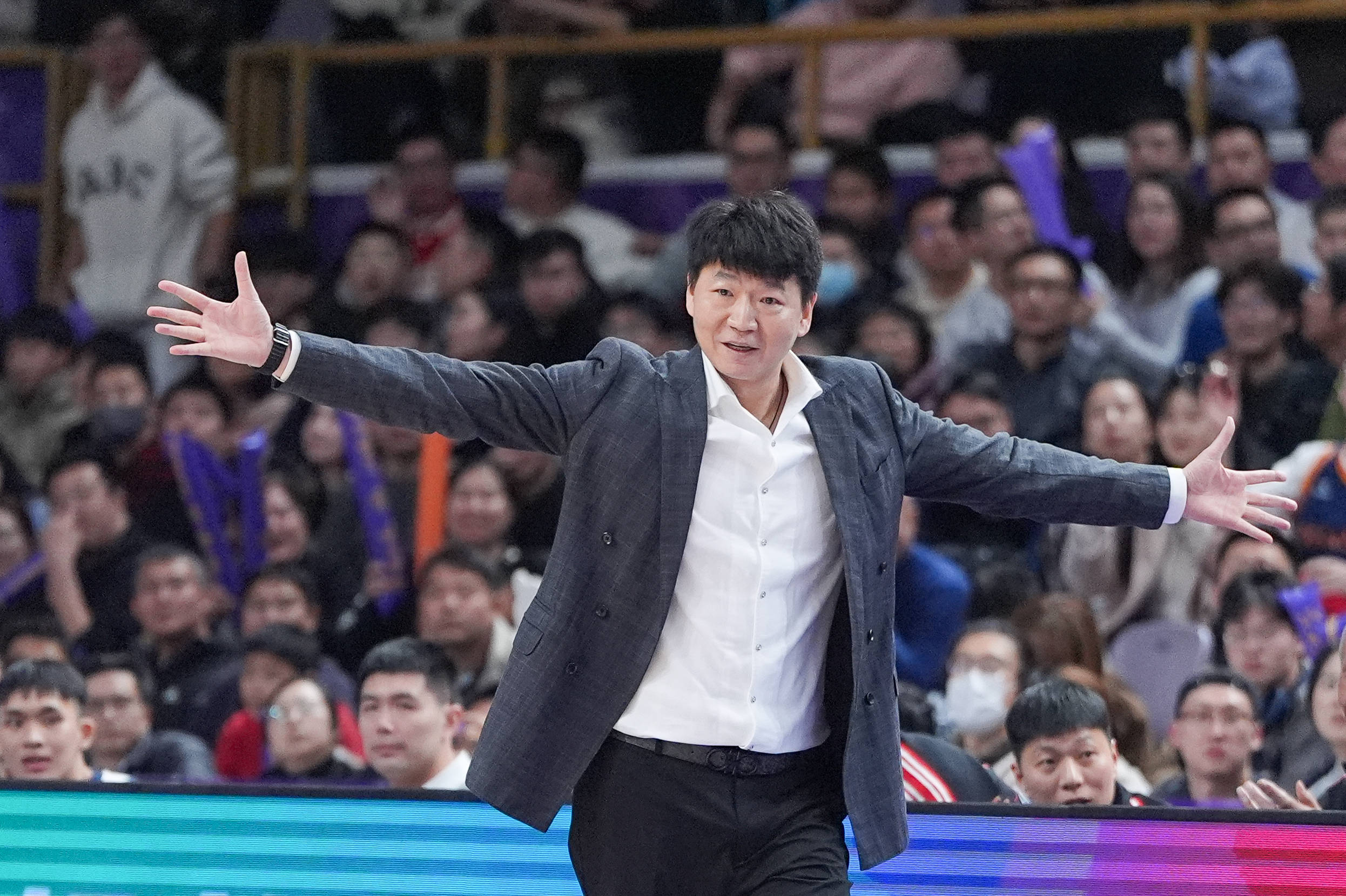 CBA官方：因存在失当行为 山东主帅邱彪停赛2场