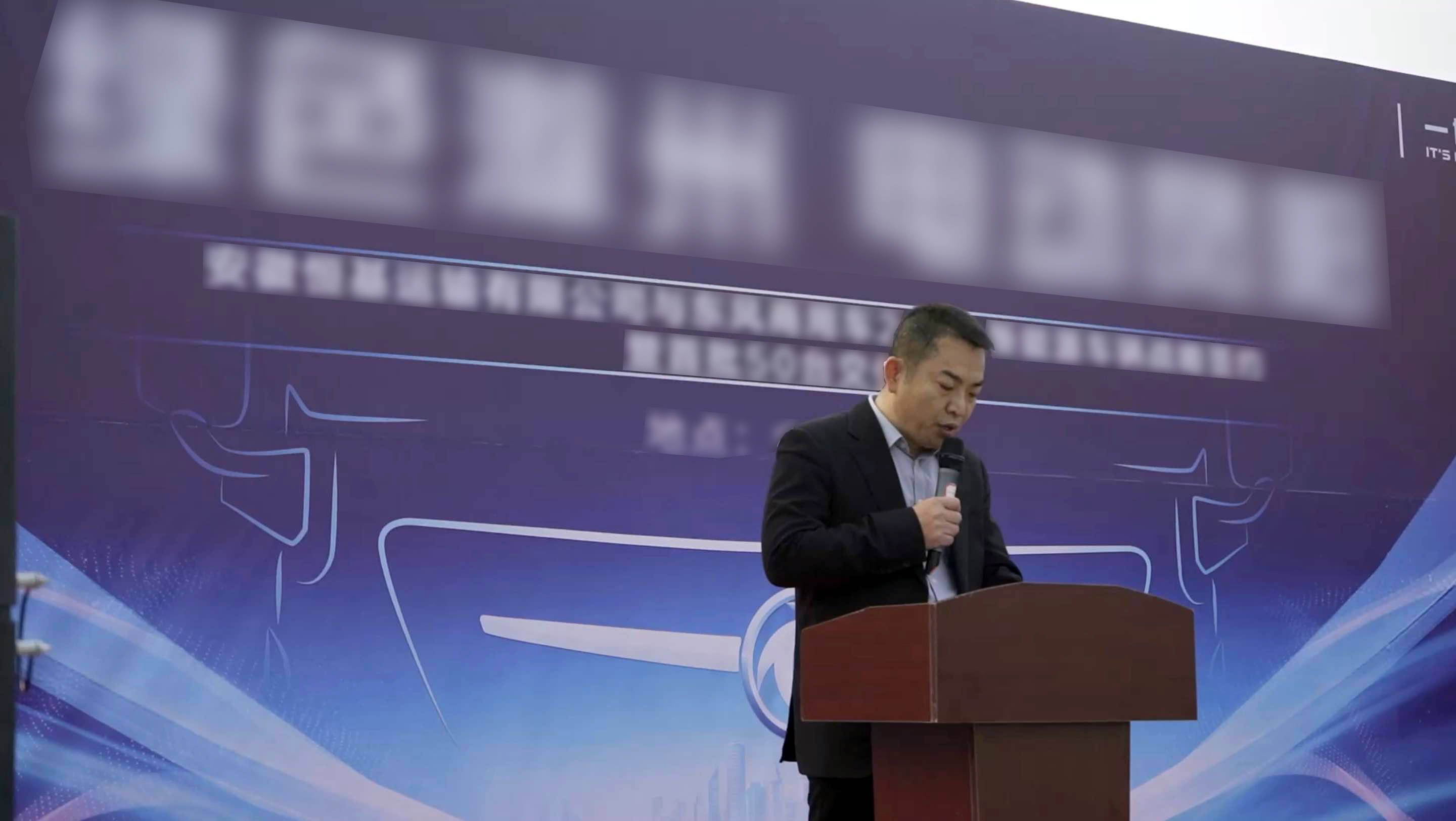 东风商用车新年开门红!200台东风新能源牵引车发力“电动凤阳”